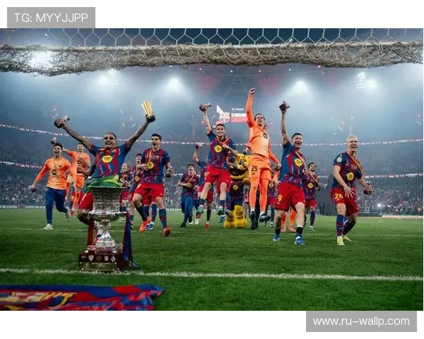 莱万多夫斯基和拉菲尼亚搭档表现稳健，助巴萨新赛季开局顺利