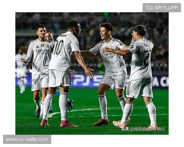 皇马进攻火力增强,但体系混乱问题显现,稳定性面临考验 皇马进攻火力增强,但体系混乱问题显现,稳定性面临考验