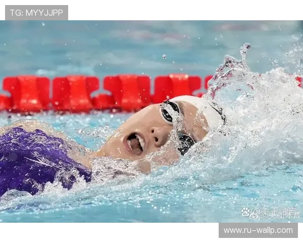 余依婷不穿高跟鞋上场？感觉像隔壁班长来打比赛的！